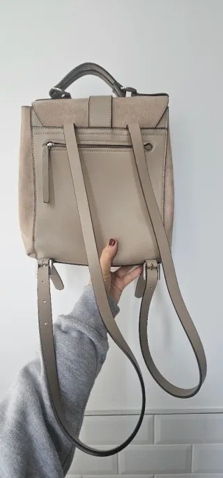 Mochila Parfois Beige y Gris, de ahi el efecto