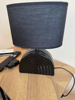 Lámpara de mesa negra