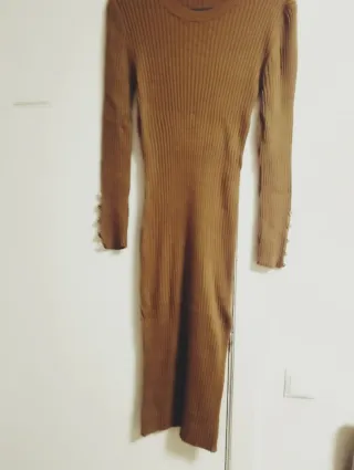 Vestido marrón de canalé