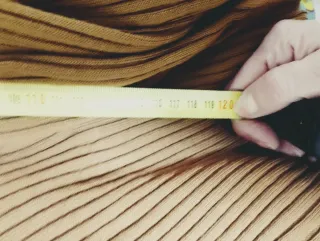 Vestido marrón de canalé