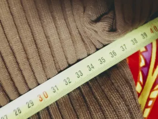 Vestido marrón de canalé