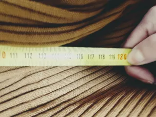 Vestido marrón de canalé