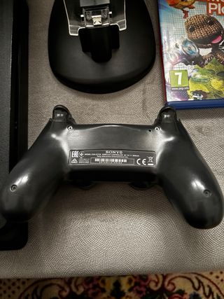 Consola PS4 Slim Negra + 2 Juegos