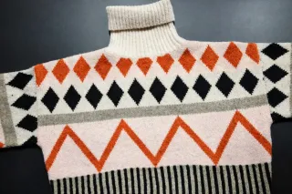 Jersey crop de lana geométrico cuello alto S/M