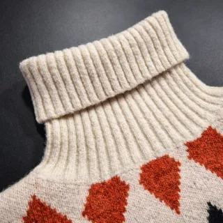 Jersey crop de lana geométrico cuello alto S/M