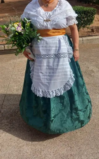 Conjunto huertana blanco y verde