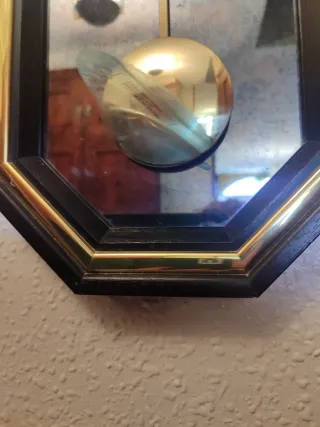 Reloj de pared octogonal con péndulo