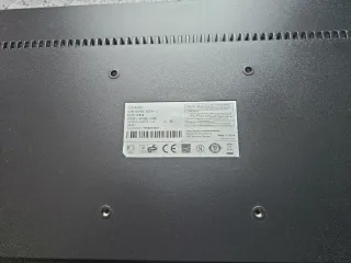 Pantalla de ordenador plata y negra