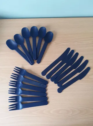 Juego de cubiertos azules