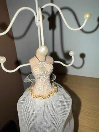 Soporte Joyas Maniquí Blanco y Dorado