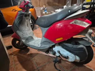 Ciclomotor Piaggio 50 4T Rojo