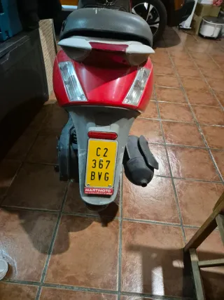 Ciclomotor Piaggio 50 4T Rojo