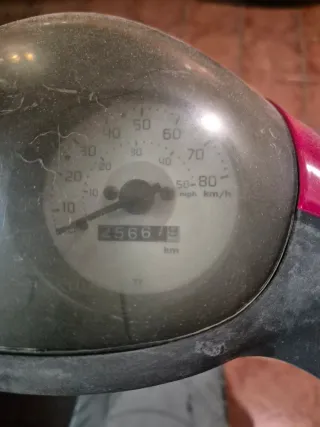 Ciclomotor Piaggio 50 4T Rojo