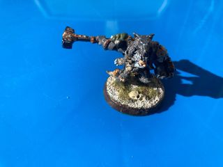 Logan Grimar con Martillo Warhammer