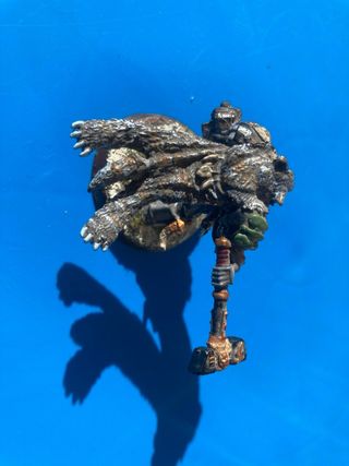 Logan Grimar con Martillo Warhammer