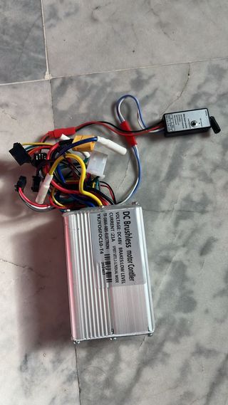 Deslimilitador patinete SmartGyro con mando.