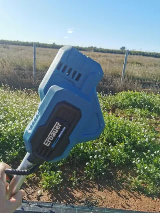 Corta césped, desbrozadora y moto sierra bateria
