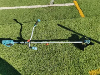 Corta césped, desbrozadora y moto sierra bateria