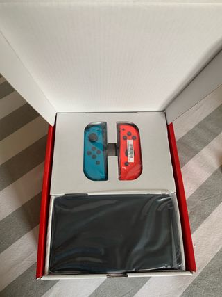 Nintendo Switch OLED NUOVA senza utilizzo