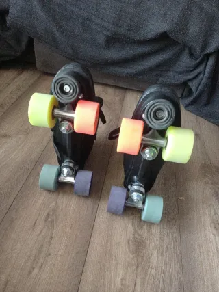 Patines negros talla 42. Muy poco uso