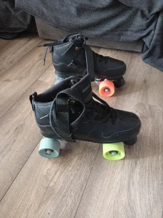 Patines negros talla 42. Muy poco uso