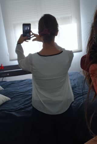 Blusa SHEIN blanca con ribete negro