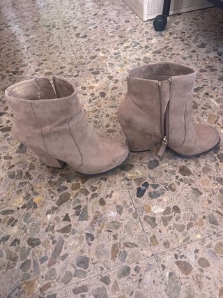 Botines beige tacón