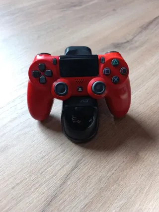 PS4 + Base di Carica + Controller Rosso