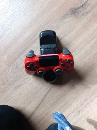 PS4 + Base di Carica + Controller Rosso