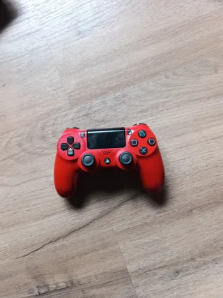 PS4 + Base di Carica + Controller Rosso