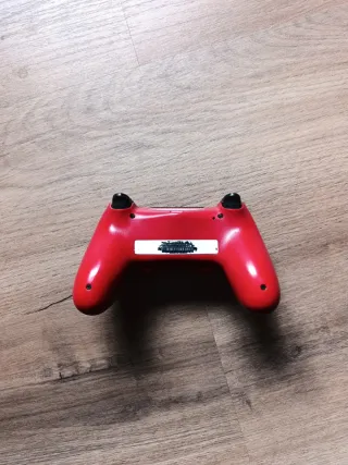 PS4 + Base di Carica + Controller Rosso