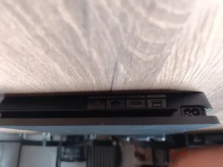 PS4 + Base di Carica + Controller Rosso