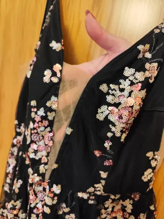 Vestido largo negro con flores rosas