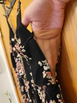 Vestido largo negro con flores rosas