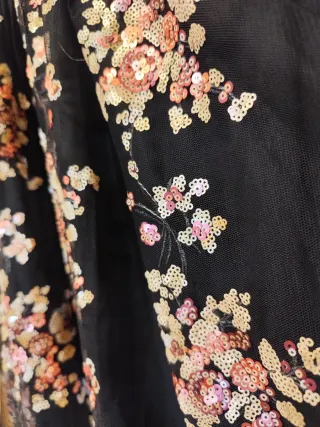 Vestido largo negro con flores rosas