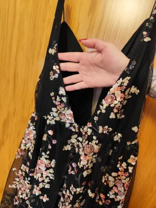 Vestido largo negro con flores rosas