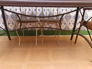 Mesa de exterior de cristal y metal