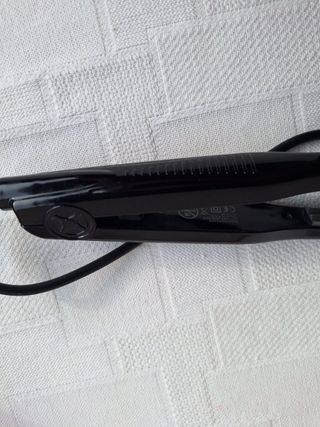 PIASTRA PER CAPELLI NERA