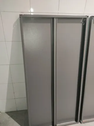 2 Estanterías metálicas