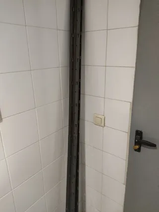 2 Estanterías metálicas