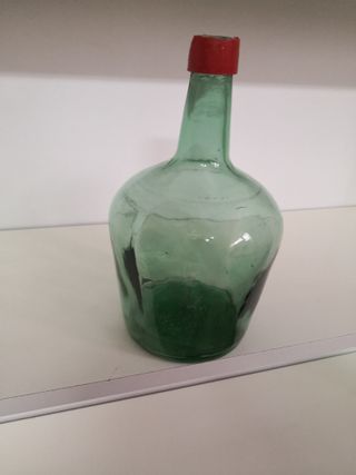 Damajuana.Botella de cristal verde
