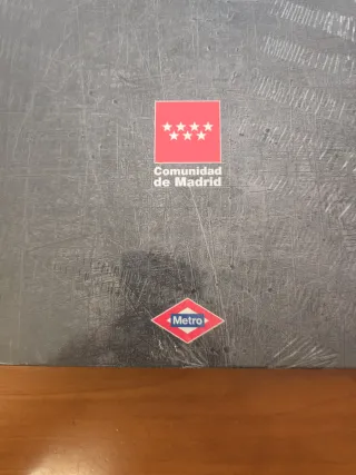 Libro del centenario del metro de Madrid sin abrir