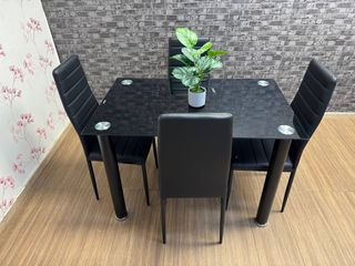 Mesa Negra + 4 Sillas Modernas NUEVAS en Caja