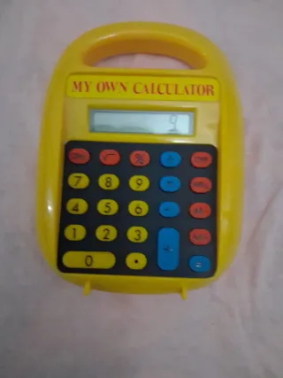 Calculadora infantil amarilla