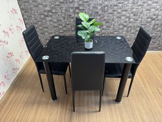 Mesa de Cocina Negra y 4 Sillas ¡NUEVA YA!