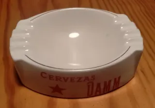 Pack Estrella Damm: Botellas, bandeja, cartel....