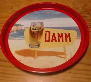 Pack Estrella Damm: Botellas, bandeja, cartel....