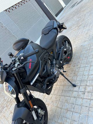 Ducati Monster + 937