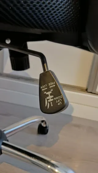 Silla de oficina ergonómica negra