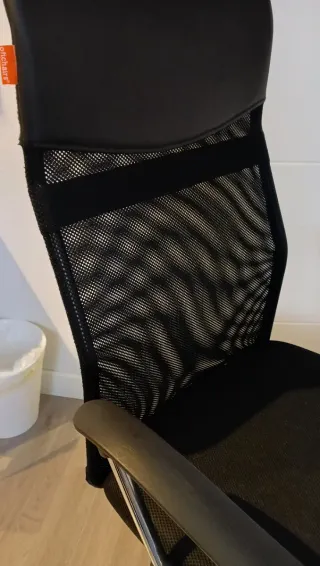 Silla de oficina ergonómica negra